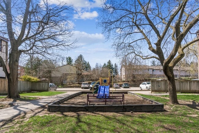 Building Photo - Churchill Townhomes