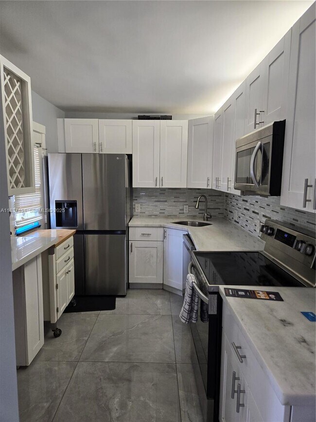 Foto del edificio - 3401 N Country Club Dr