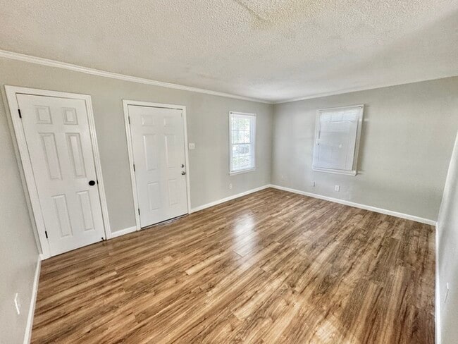 Building Photo - 1711 Coleen Rd
