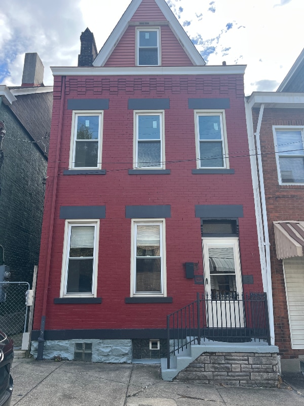 Building Photo - 457 Cedarville St