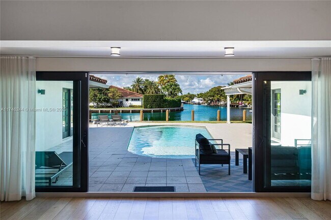 Foto del edificio - 524 Oleander Dr