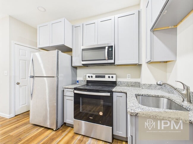 Building Photo - Available Now! Charming 3 Bedroom, 2 Bath ...