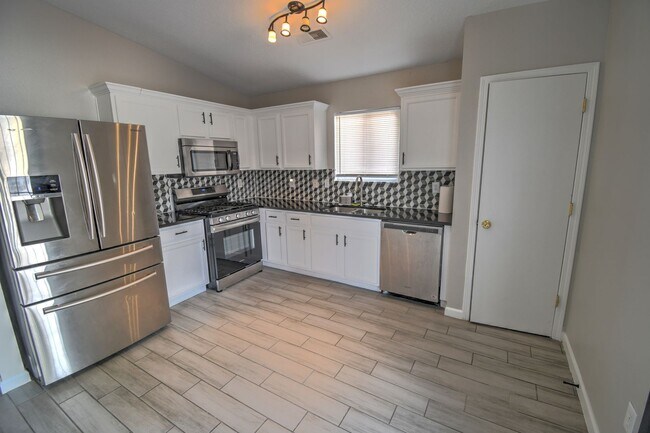 Foto del edificio - Great 3 Bedroom 2 Bathroom Home !!!!