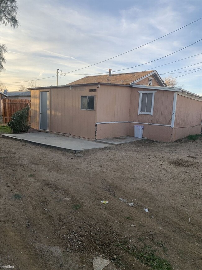 Building Photo - 2 br, 1 bath House - 15722 L St.