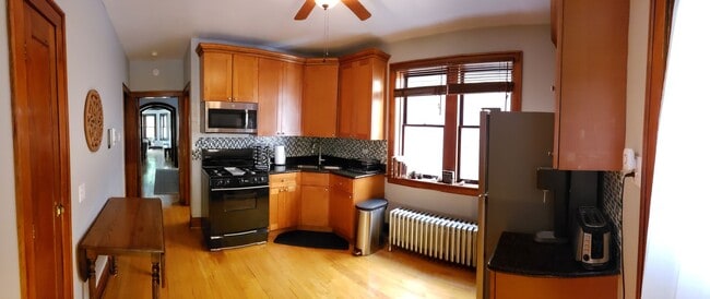 Foto del edificio - Historic 3 Bedroom in Portage Park