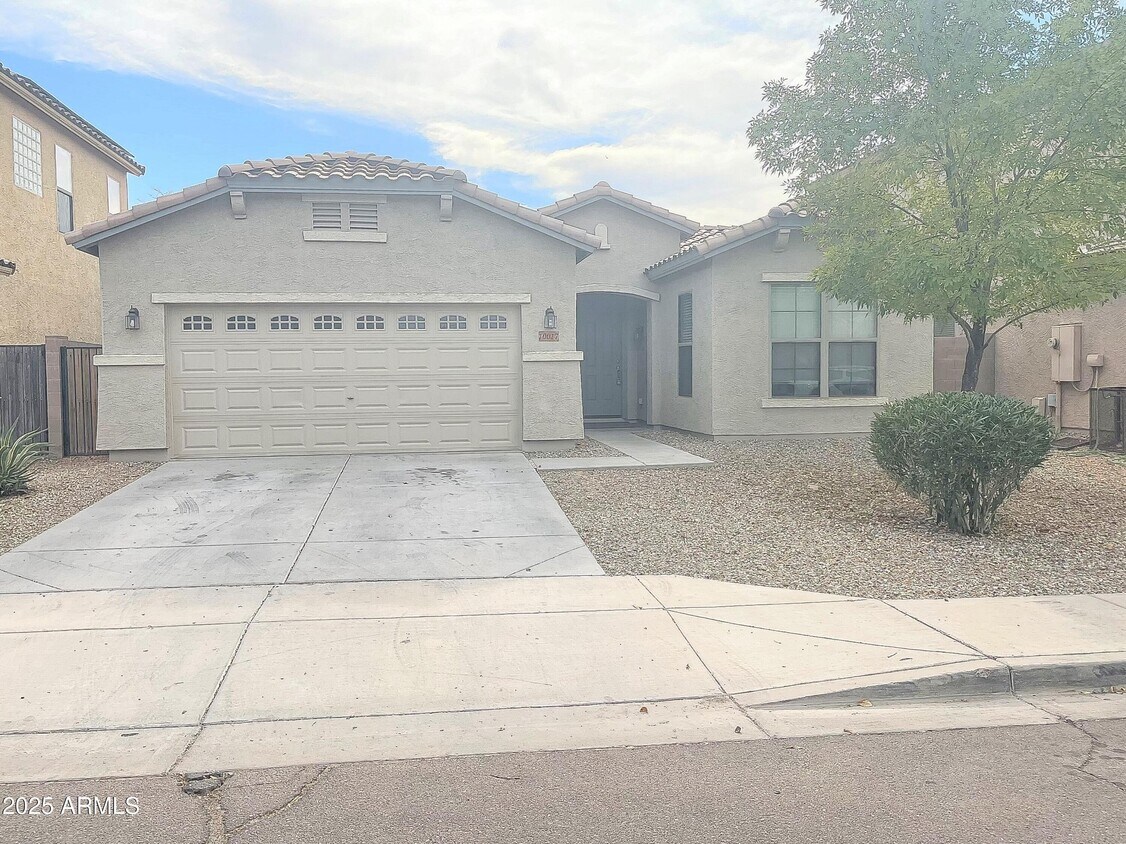 Foto principal - 10017 W Raymond St