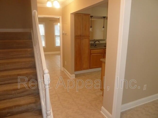Building Photo - 216 Peachtree Hollow Ct NE