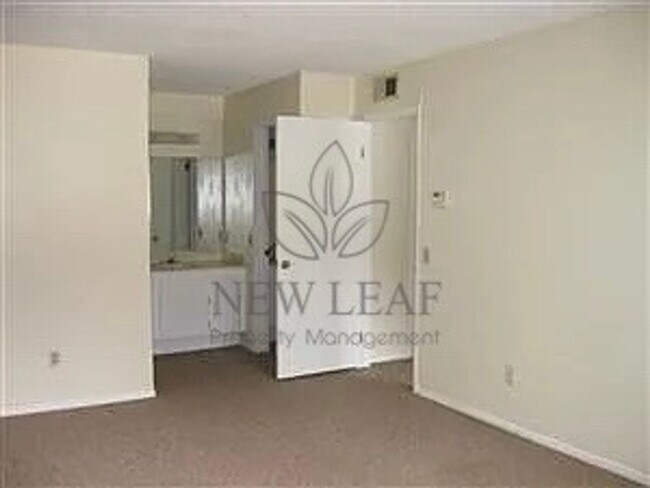 Building Photo - Charming 2-Bedroom Condo in North Pomona – Prime Location!