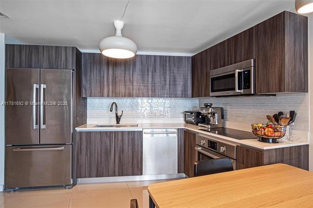 Foto del edificio - 488 NE 18th St