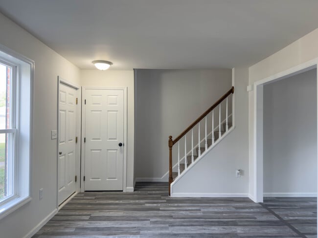 Foto del edificio - 23 Pheasant Ln