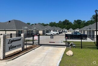 Building Photo - The Lakewood Villas