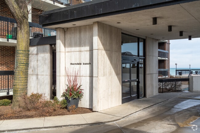 Entry - Thorndale Beach North Condominium