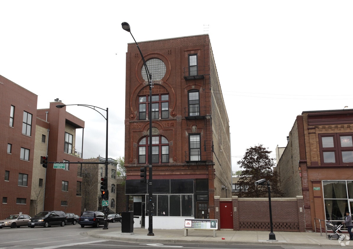 Building Photo - 2001 W Division St