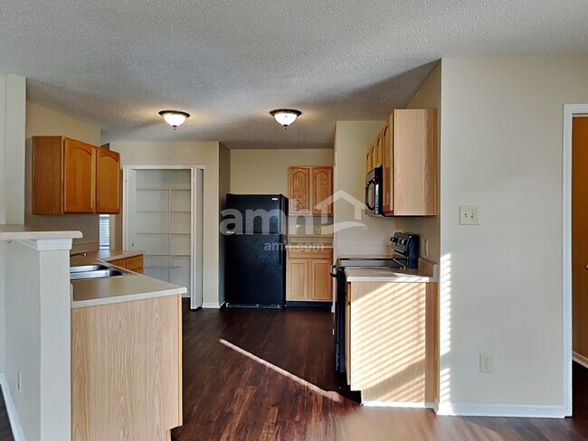 Foto del edificio - 1221 Redwood Dr