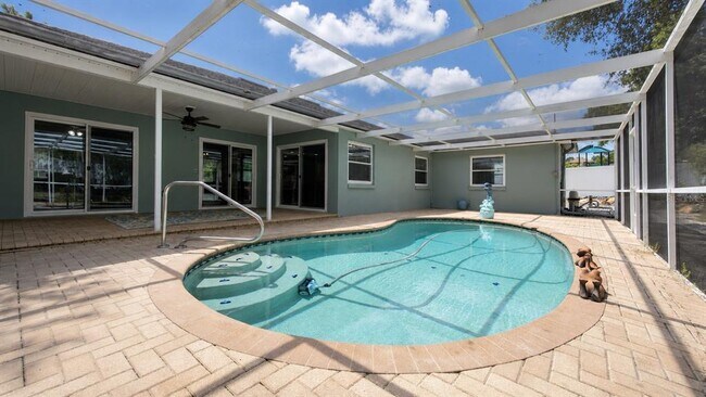 Foto del edificio - 2469 Lackland Ave