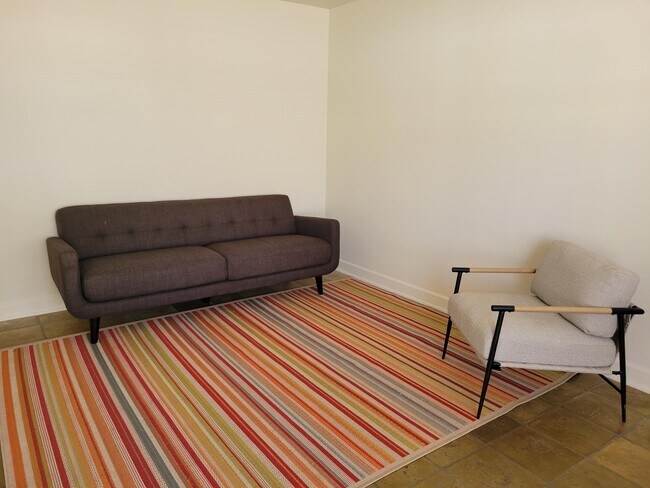 Foto del edificio - 361 S County Rd