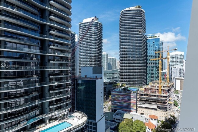 Building Photo - 1010 Brickell Ave