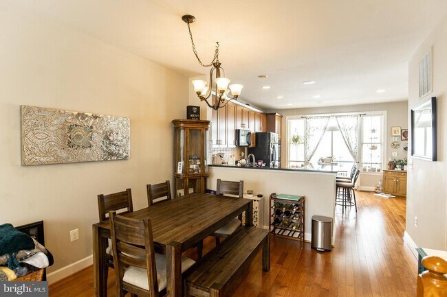 Foto del edificio - 2614 S Kenmore Ct