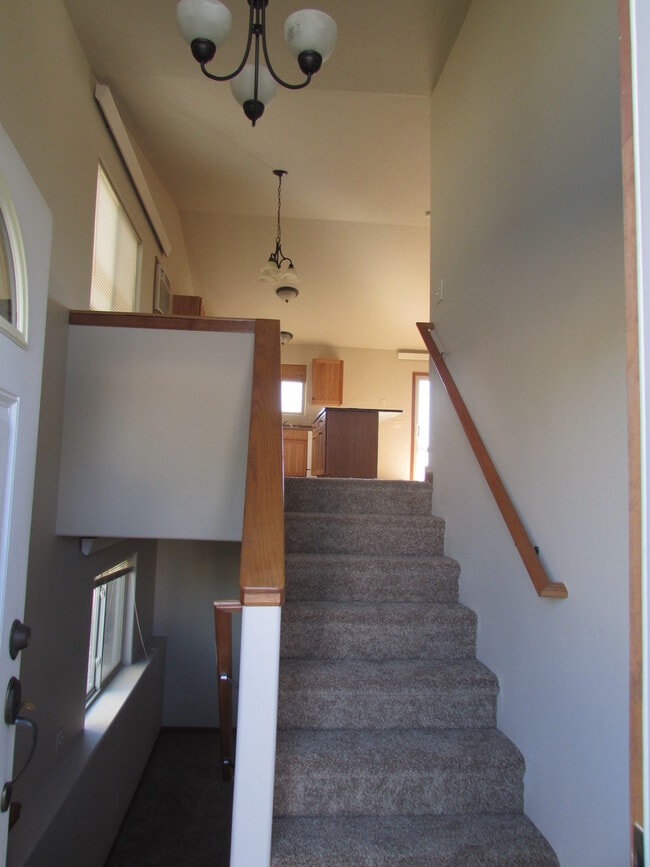 Building Photo - r1350