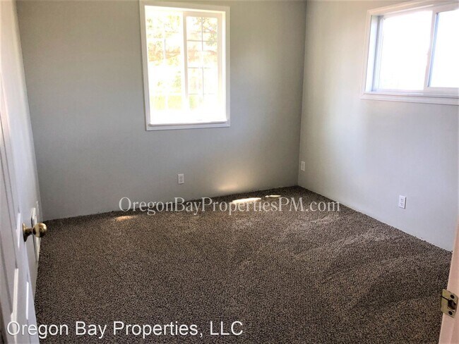 Building Photo - 3 br, 1 bath House - 135 N. Marple