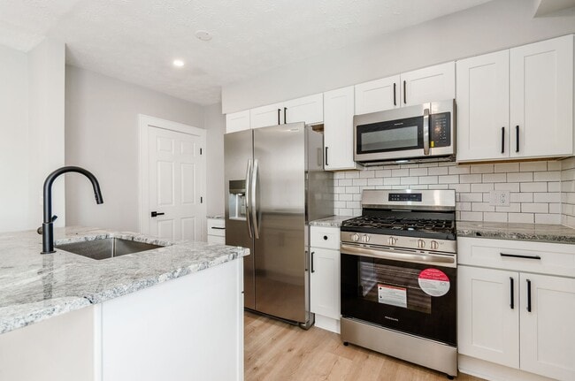 Building Photo - 1264 S High St