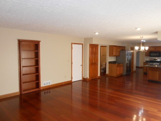 Foto del edificio - 6323 Galston Court