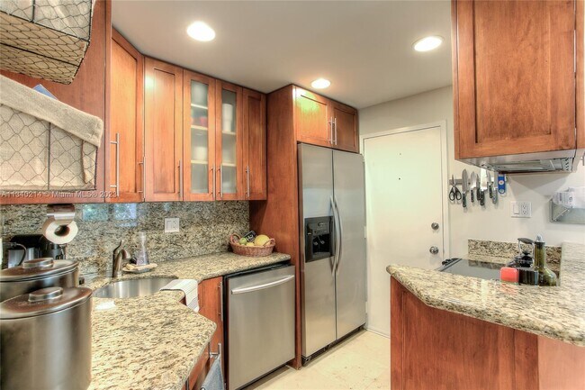 Building Photo - 2666 Tigertail Ave