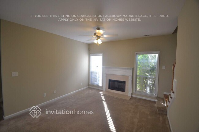 Building Photo - 215 Portico Pl