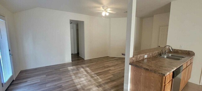 Foto del edificio - 2 bed 2 bath Duplex