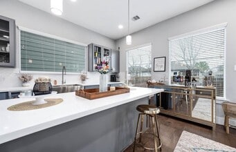 Building Photo - 414 Yale Oaks Ln