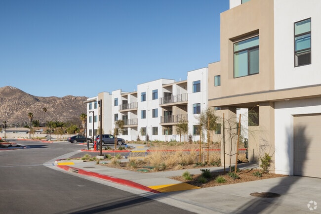 Comunidad de acceso controlado - Altitude Apartments