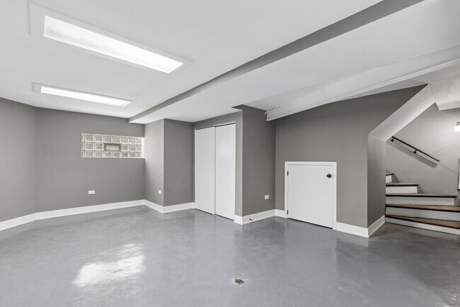Foto del edificio - 8210 S Marshfield Ave