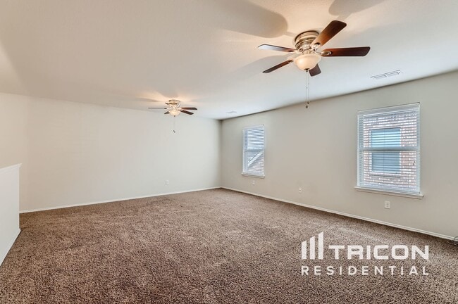 Foto del edificio - 1307 Hidden Valley Dr