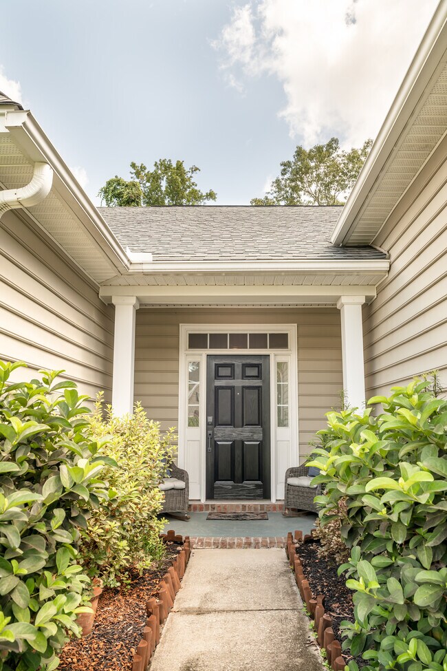 Building Photo - 1732 Waterbrook Dr
