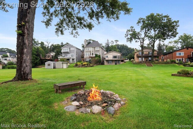 Foto del edificio - 4151 Bluebird Dr