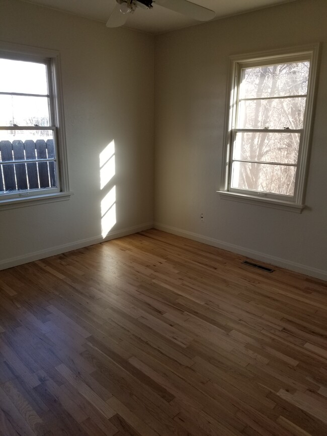 Dormitorio #1 - 1380 Yarrow St