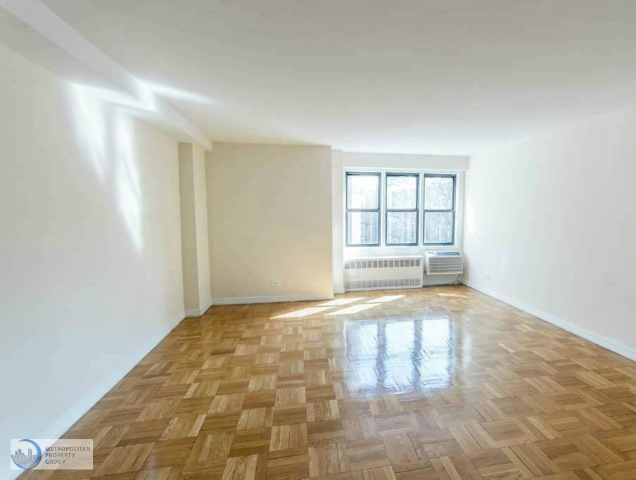 Foto principal - 200 E 15th St