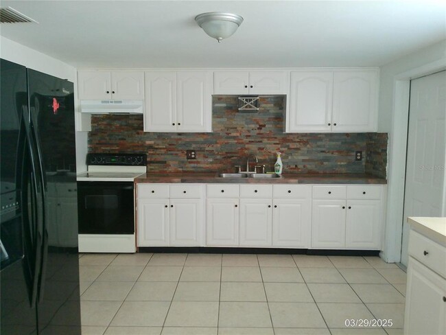 Foto del edificio - 4710 Melody Ln