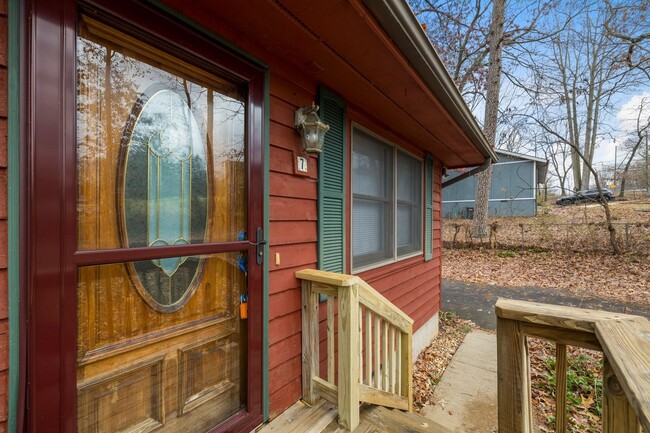 Building Photo - Charming 3-Bedroom on Tucked-Away Lot with...