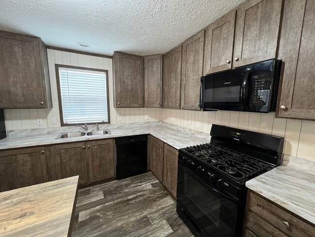 Foto del edificio - 38055 Leverette Ave