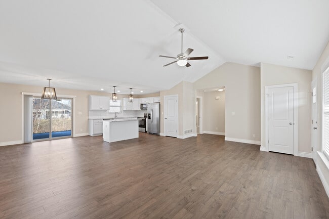 Building Photo - 1451 Spring Mountain Dr