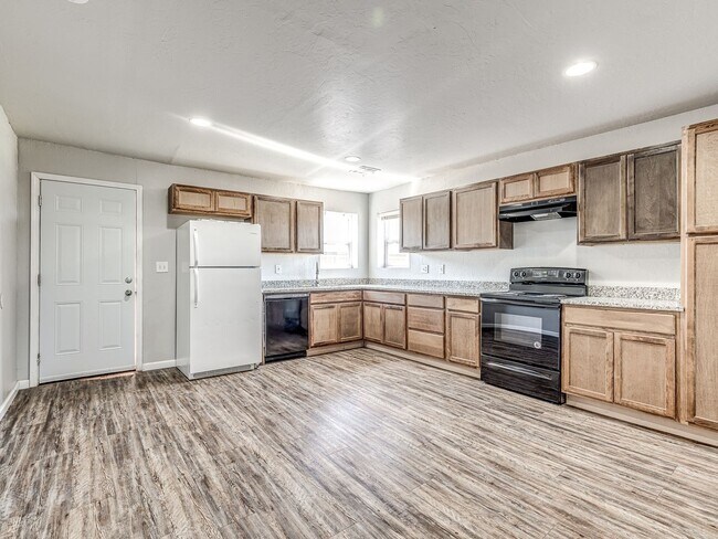 Foto del edificio - Charming Home + Balcony + Centrally Located in OKC + 3 bedrooms