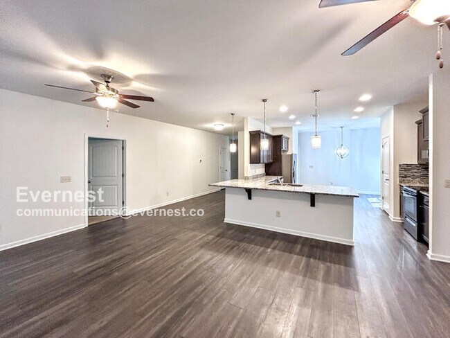 Foto del edificio - 160 Moores Spring Rd