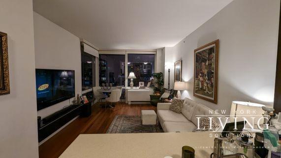 Foto principal - 2 bedroom in New York NY 10036