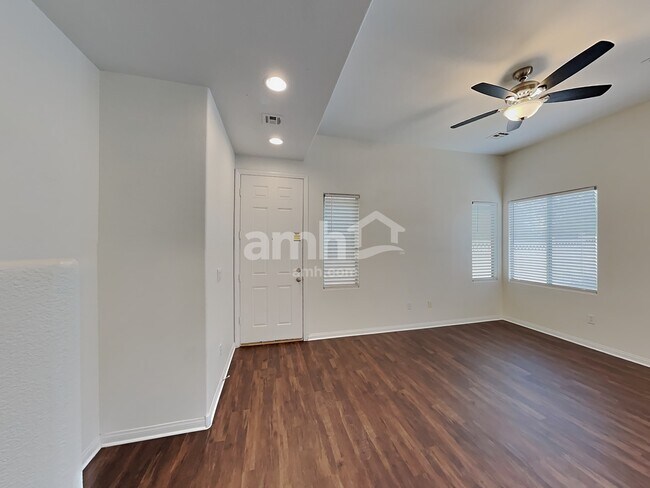 Foto del edificio - 5283 Railroad River Ave