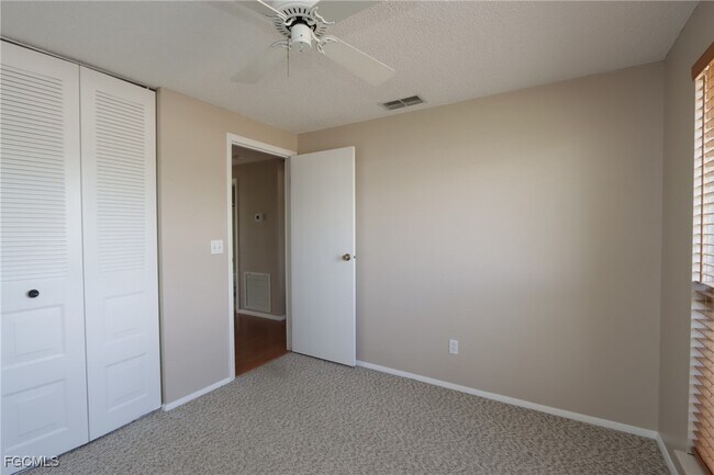 Foto del edificio - 7188 Bucknell Dr