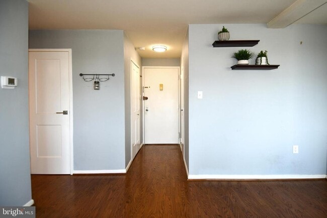 Building Photo - 10201 Grosvenor Pl