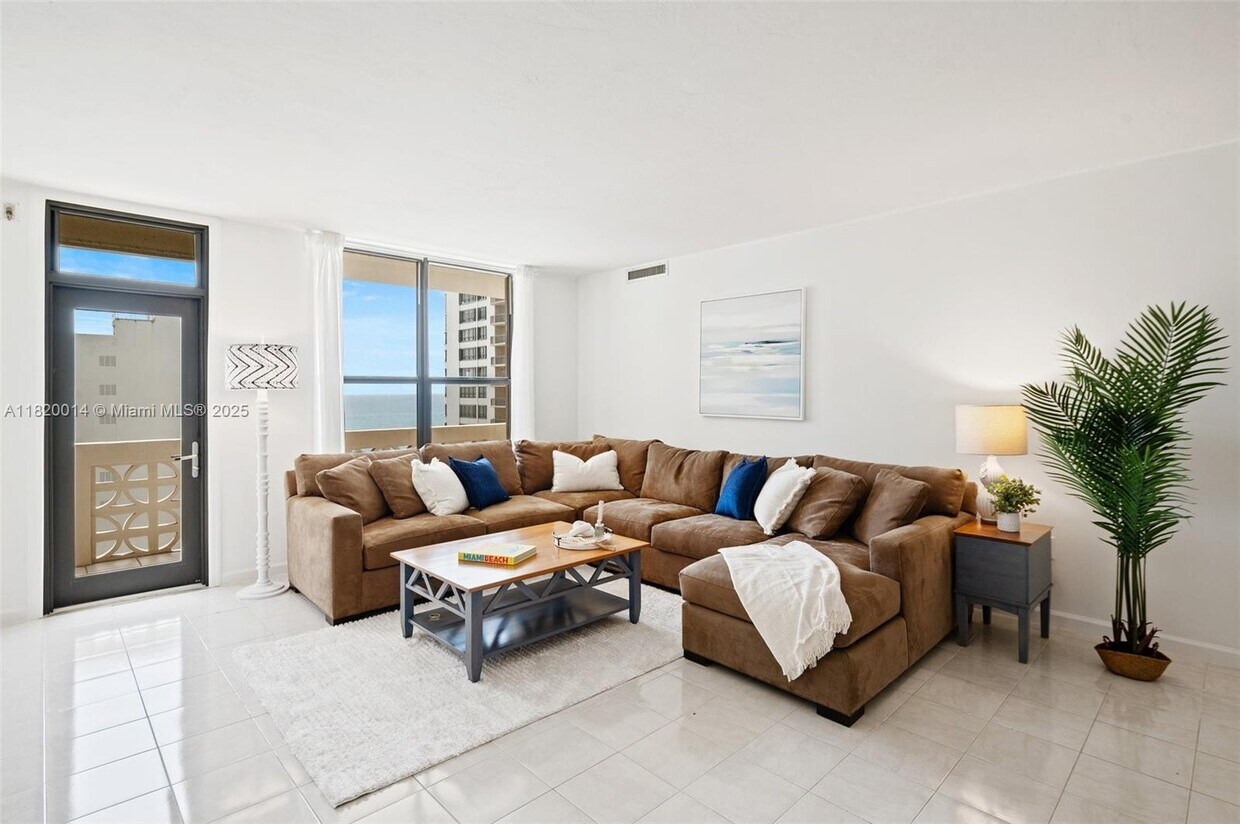 Primary Photo - 10185 Collins Ave
