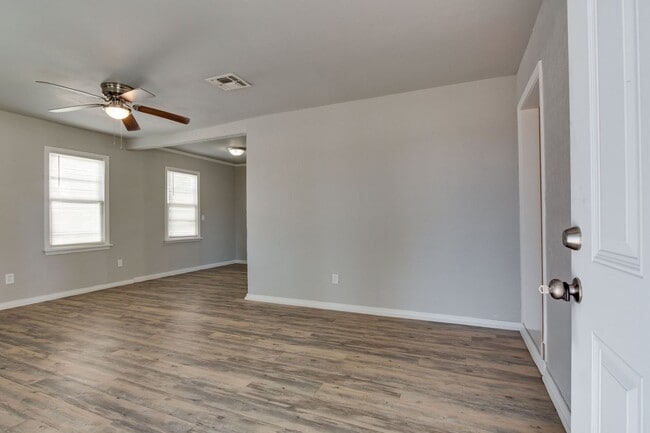 Building Photo - Remodeled 3-Bedroom Home with Spacious Pat...