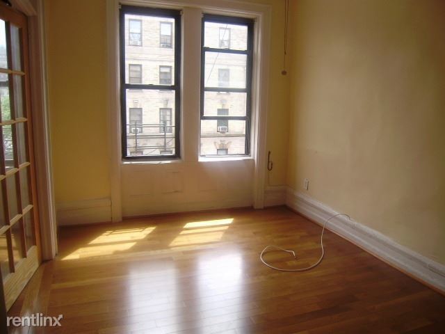 Building Photo - 3 br, 1 bath  - 125 La Salle St